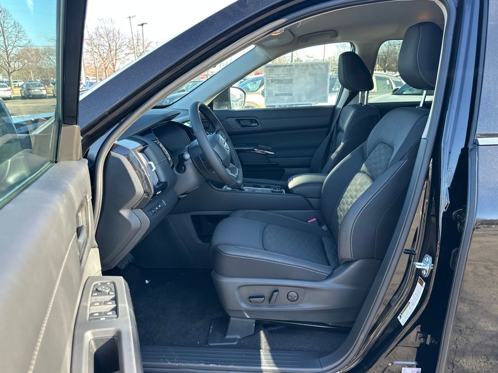New 2026 Nissan Pathfinder SV image 9