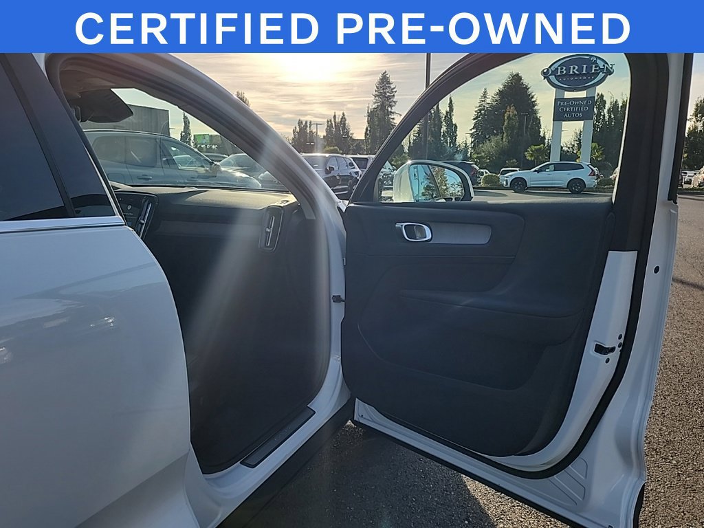 Used 2025 Volvo XC40 B5 Core w/ Protection Package Premier AWD/4WD image 19