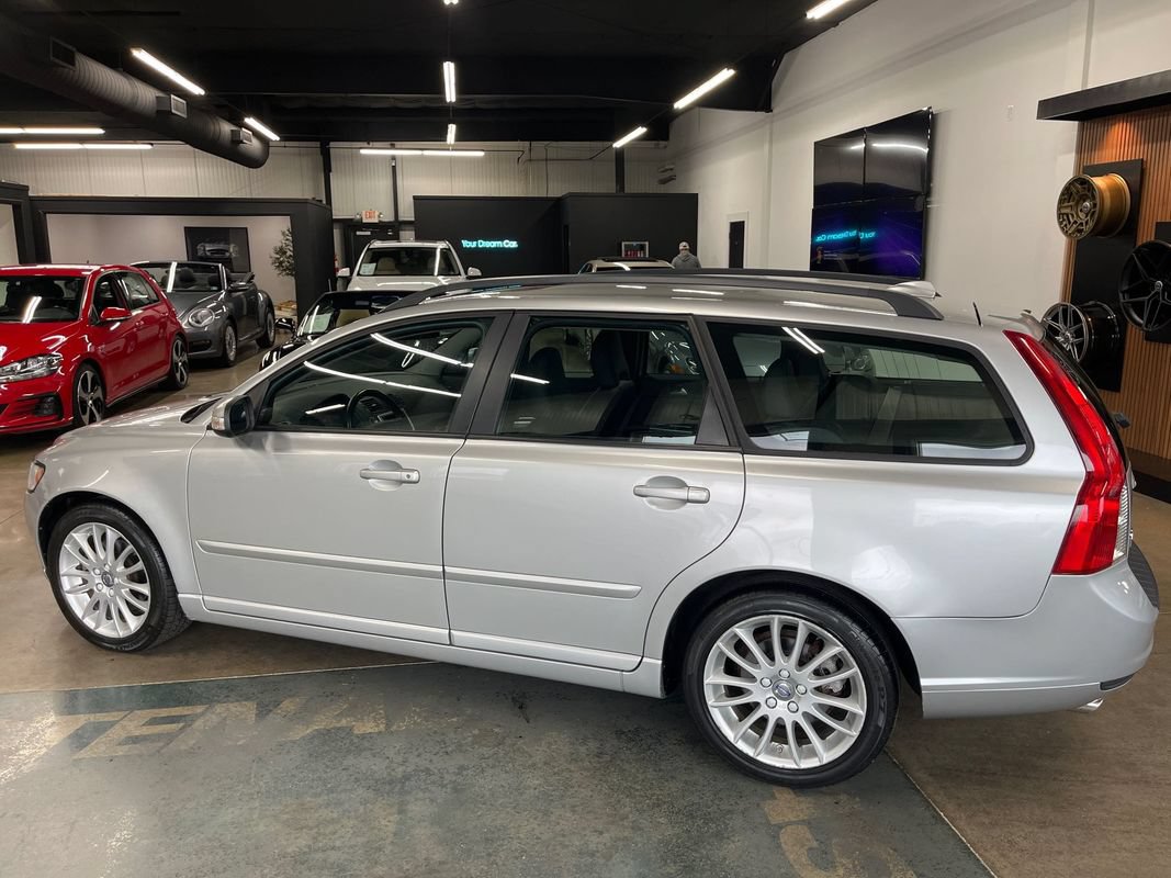 Used 2011 Volvo V50 T5 w/ Preferred Pkg FWD image 8