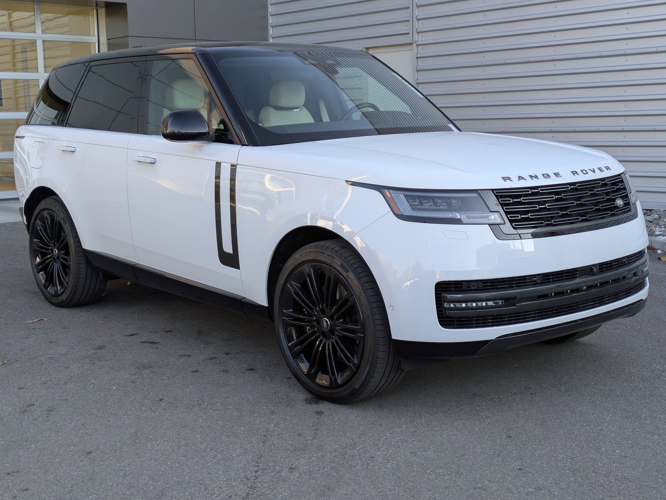 New 2025 Land Rover Range Rover SE image 7