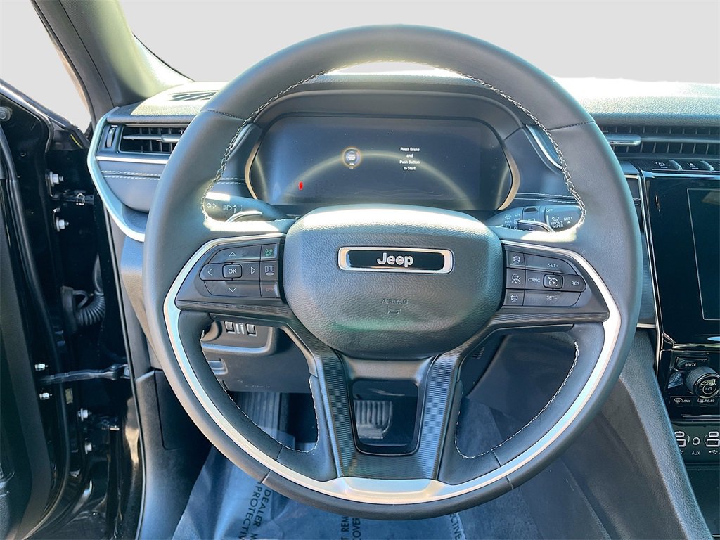 Used 2024 Jeep Grand Cherokee L Altitude image 11