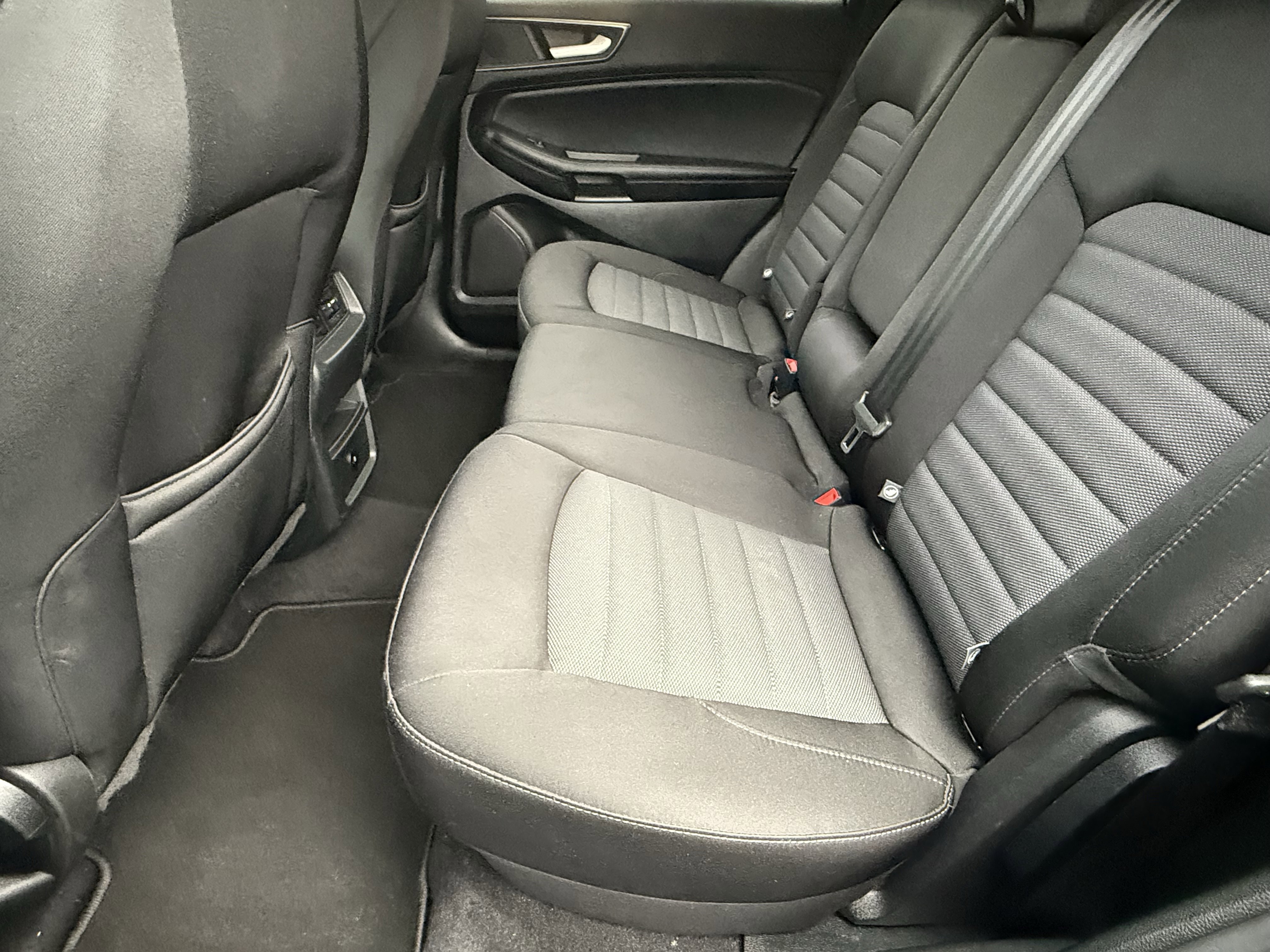 Used 2023 Ford Edge SE image 16