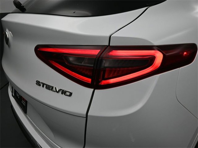 Used 2022 Alfa Romeo Stelvio Veloce image 44