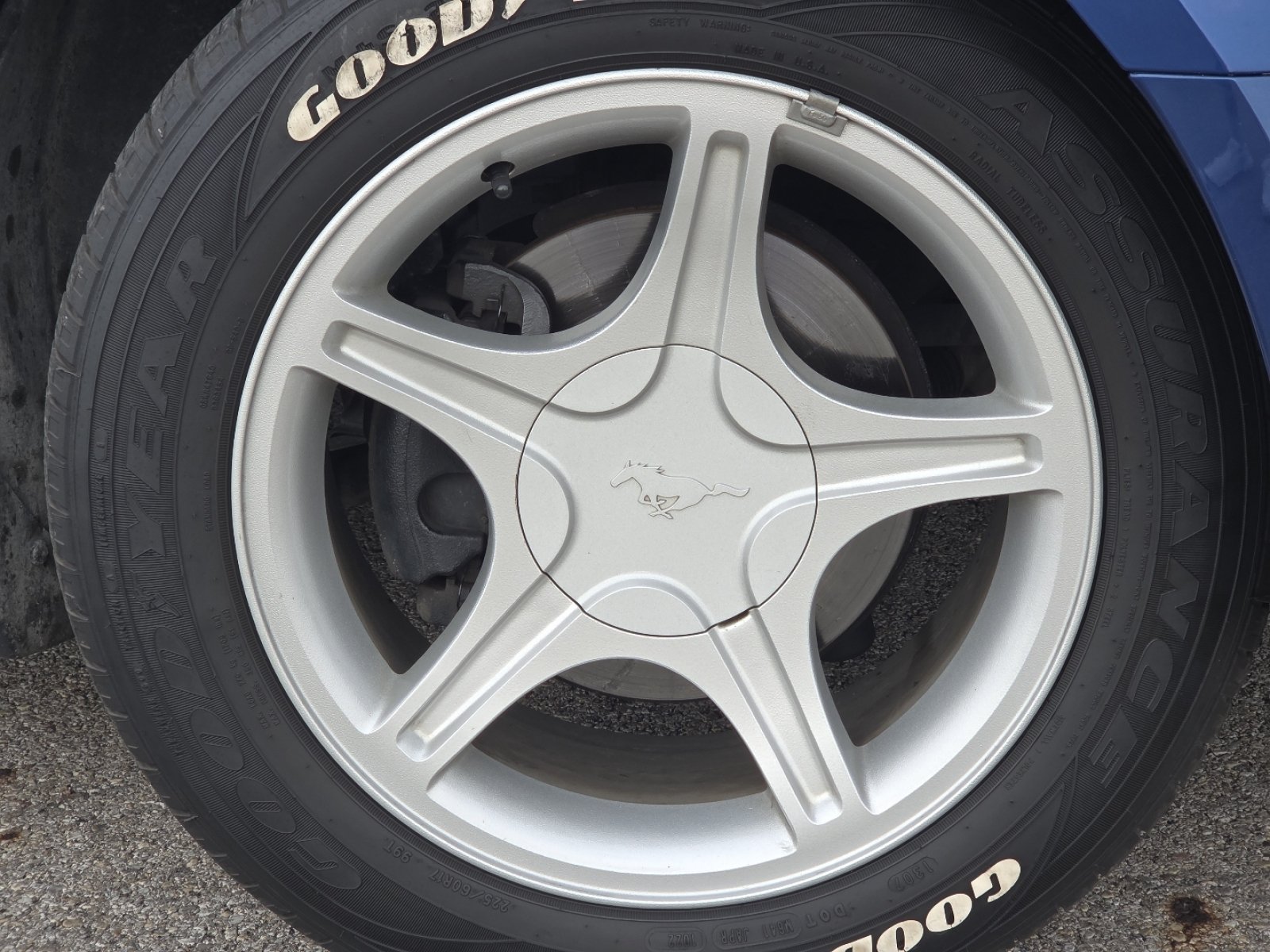 Used 2006 Ford Mustang Convertible RWD image 6