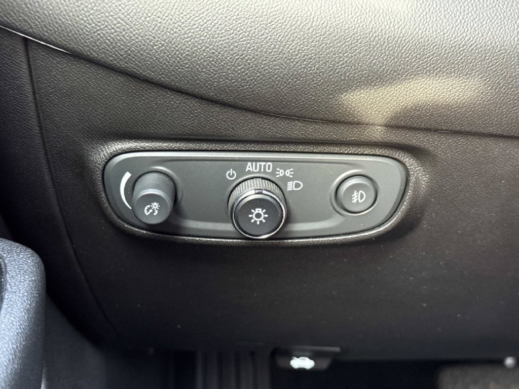 Used 2022 Chevrolet Equinox Premier AWD/4WD image 14
