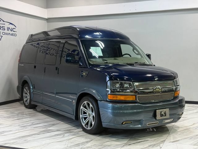 Used 2017 Chevrolet Express 2500 RWD image 4