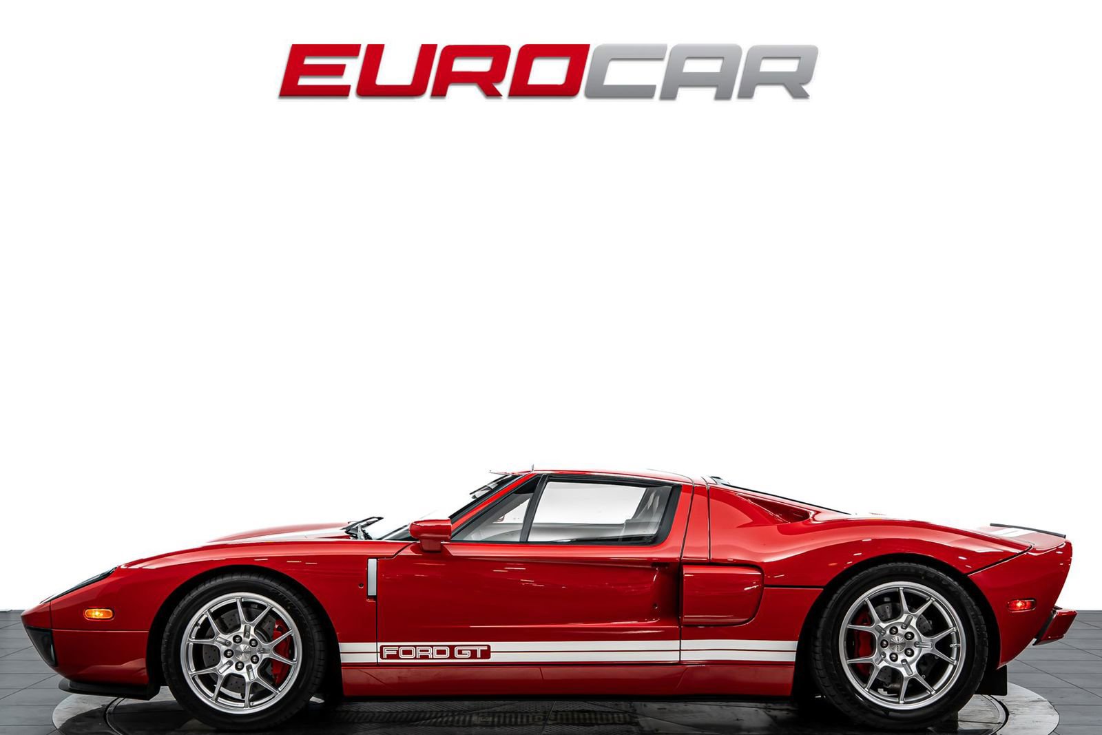 Used 2005 Ford GT RWD image 2