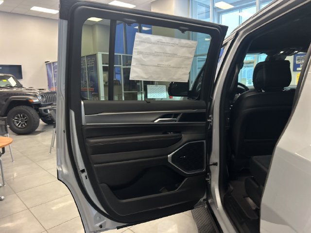 New 2026 Jeep Grand Wagoneer Limited w/ Convenience Group I AWD/4WD image 42