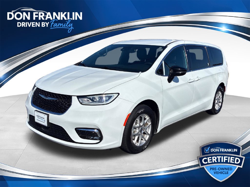Used 2025 Chrysler Pacifica Select