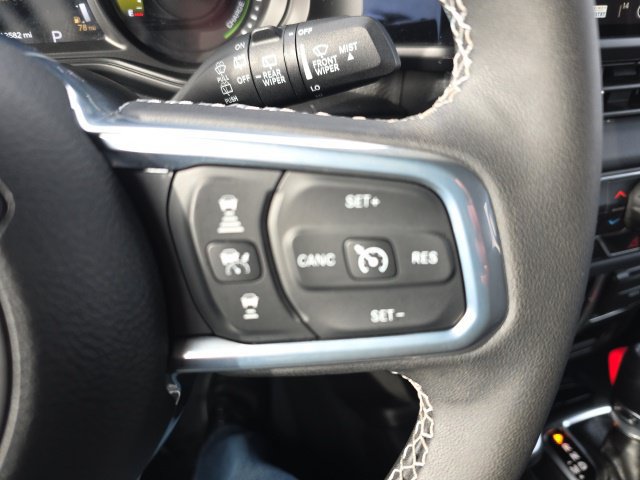 Used 2025 Jeep Wrangler Unlimited Sahara w/ Safety Group AWD/4WD image 18