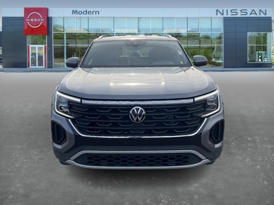 Used 2024 Volkswagen Atlas Cross Sport SE image 2