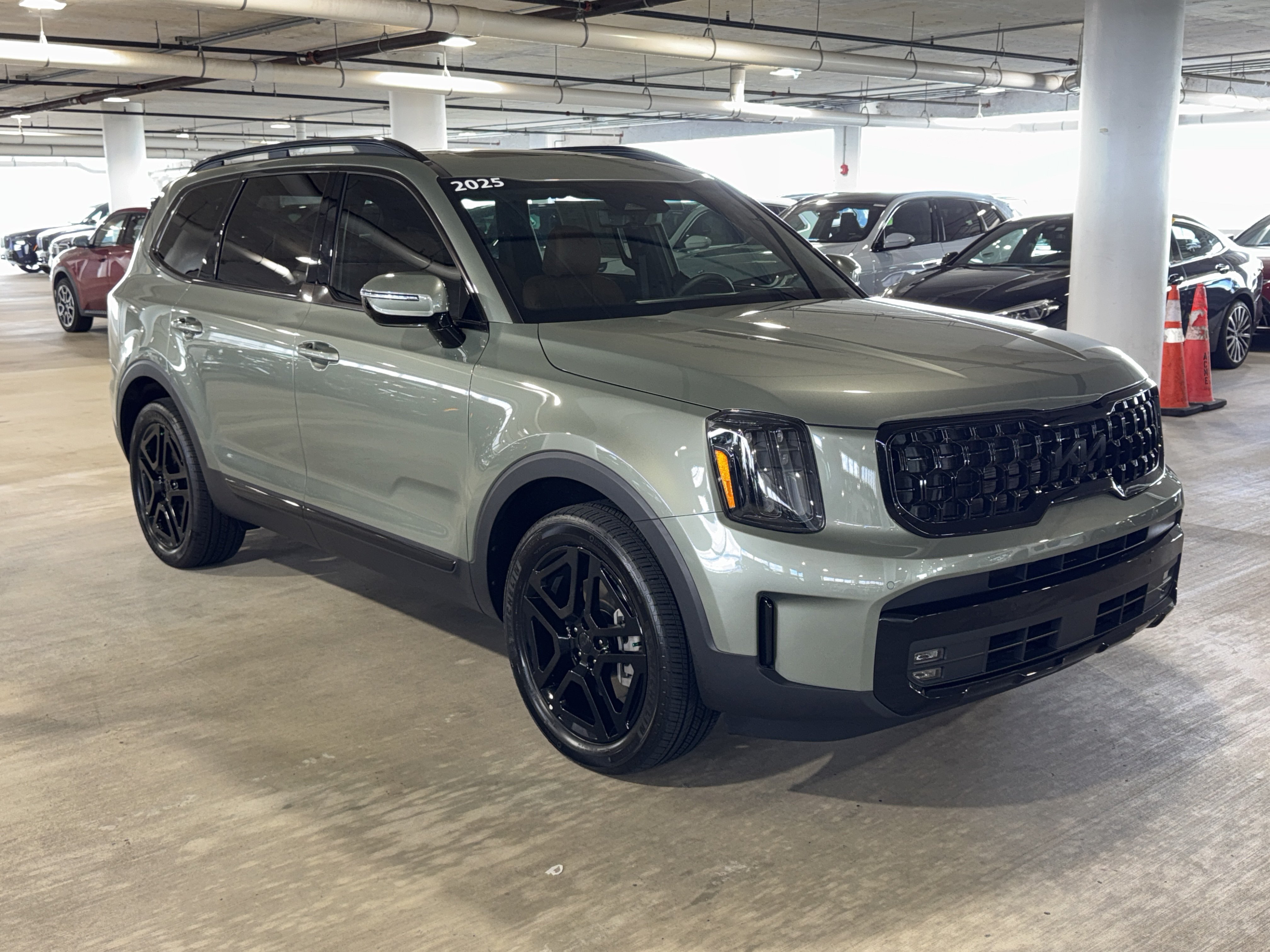 Used 2025 Kia Telluride SX Prestige X-Line AWD/4WD image 2