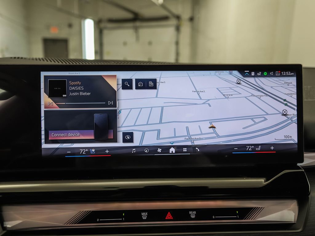 New 2026 BMW 550e xDrive image 16