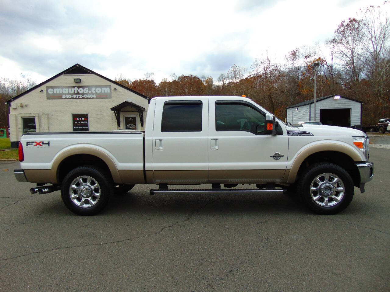 Used 2011 Ford F250 Lariat w/ Lariat Ultimate Pkg image 2