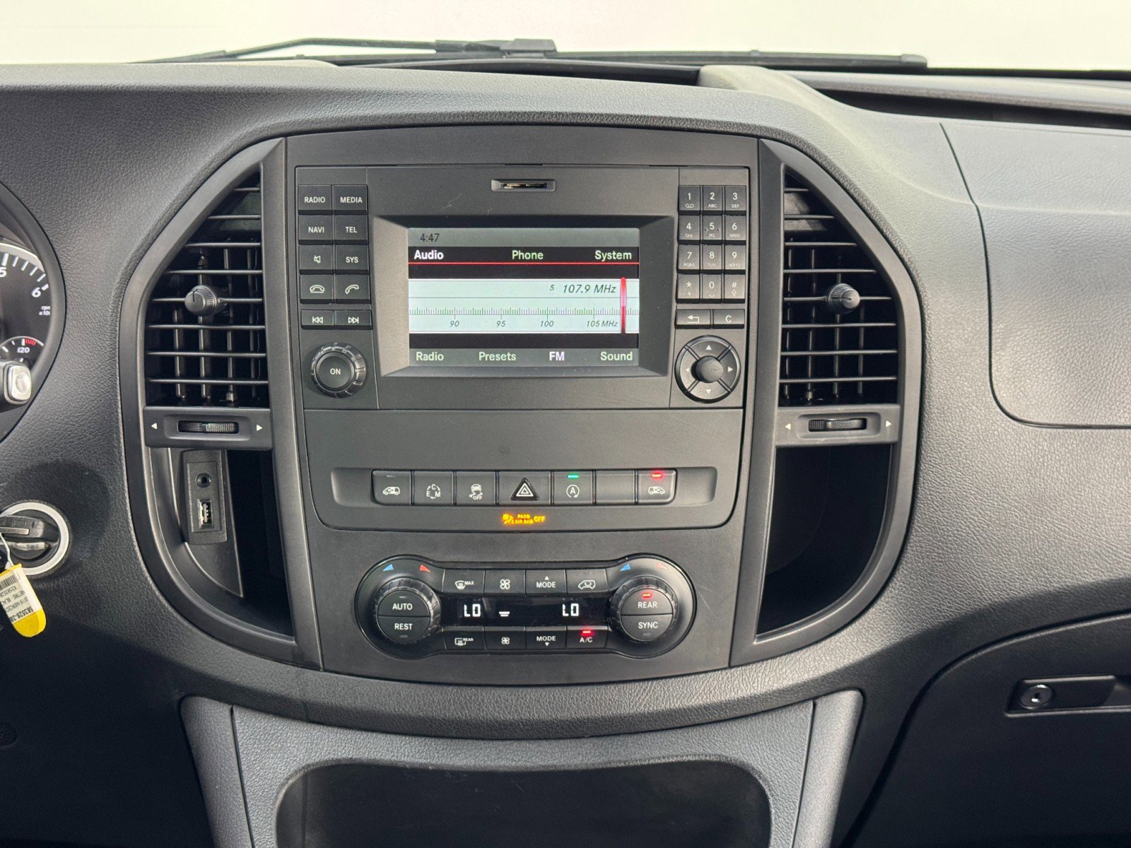 Used 2019 Mercedes-Benz Metris Passenger image 21