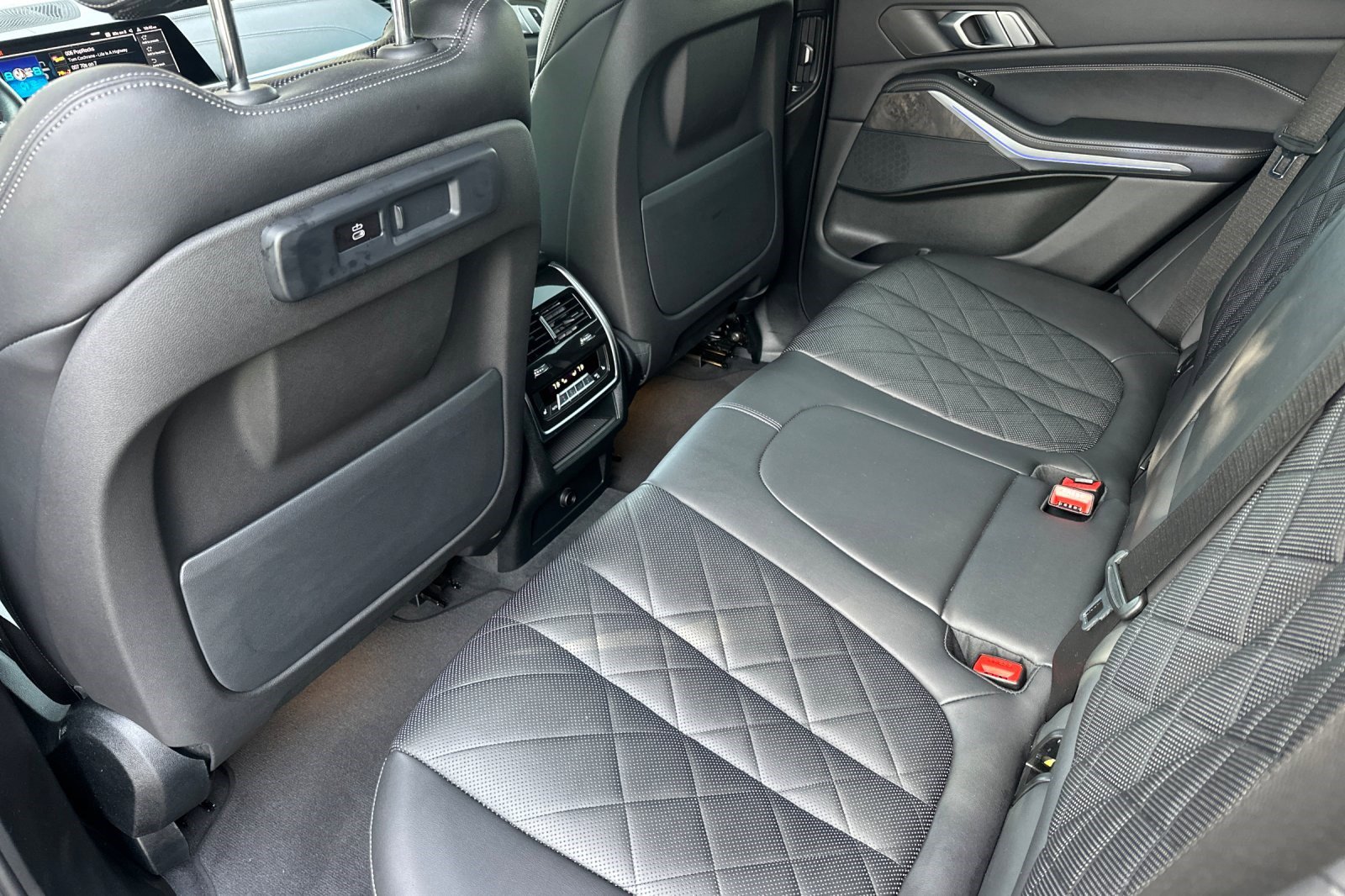 Certified 2023 BMW X5 sDrive40i w/ Climate Comfort Package image 15