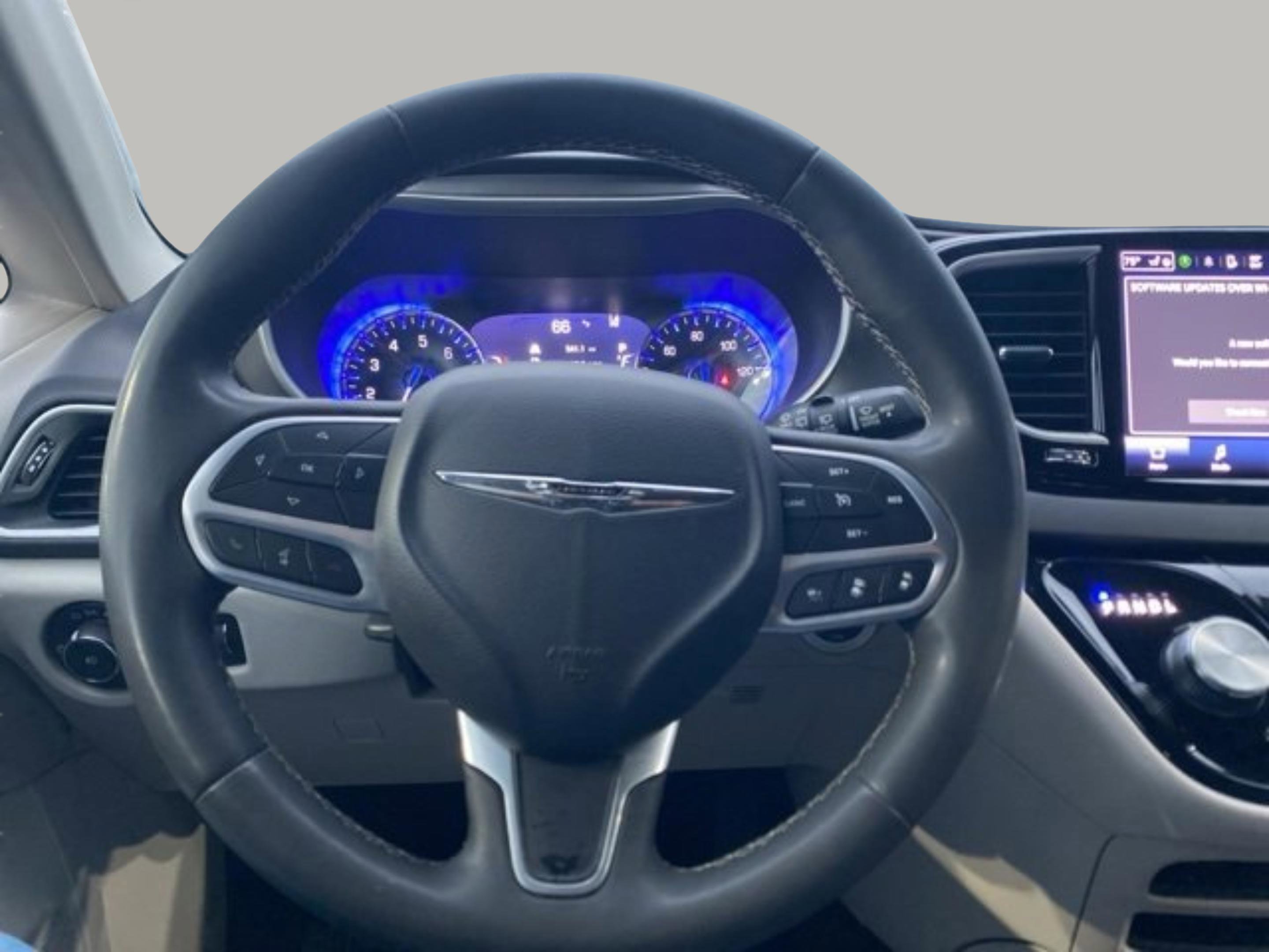 Used 2023 Chrysler Pacifica Touring-L image 16