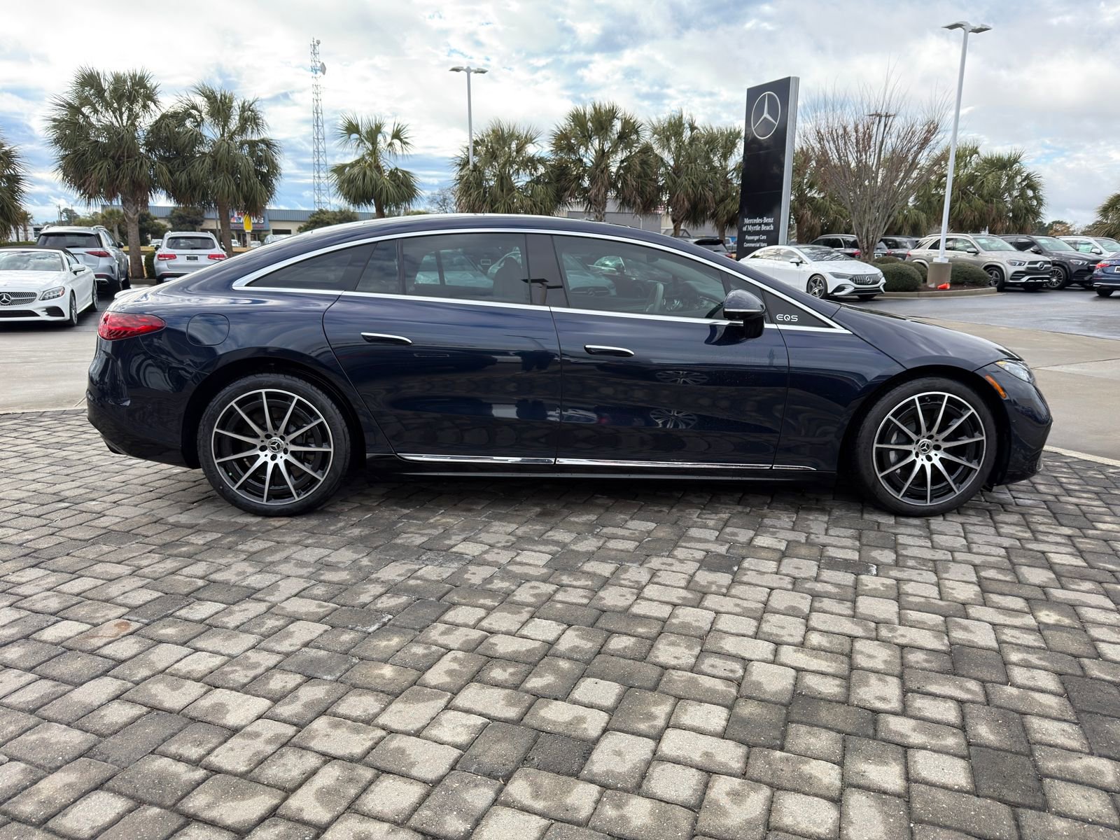 Used 2022 Mercedes-Benz EQS 580 580 image 8