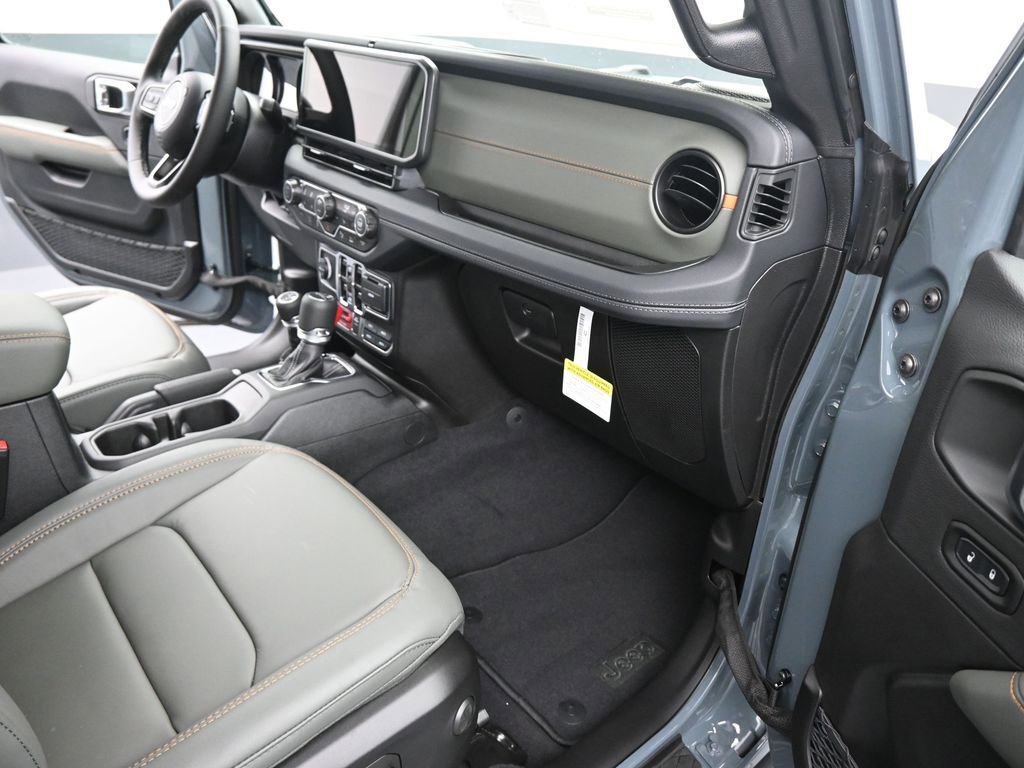 New 2025 Jeep Gladiator Mojave w/ Safety Group image 17