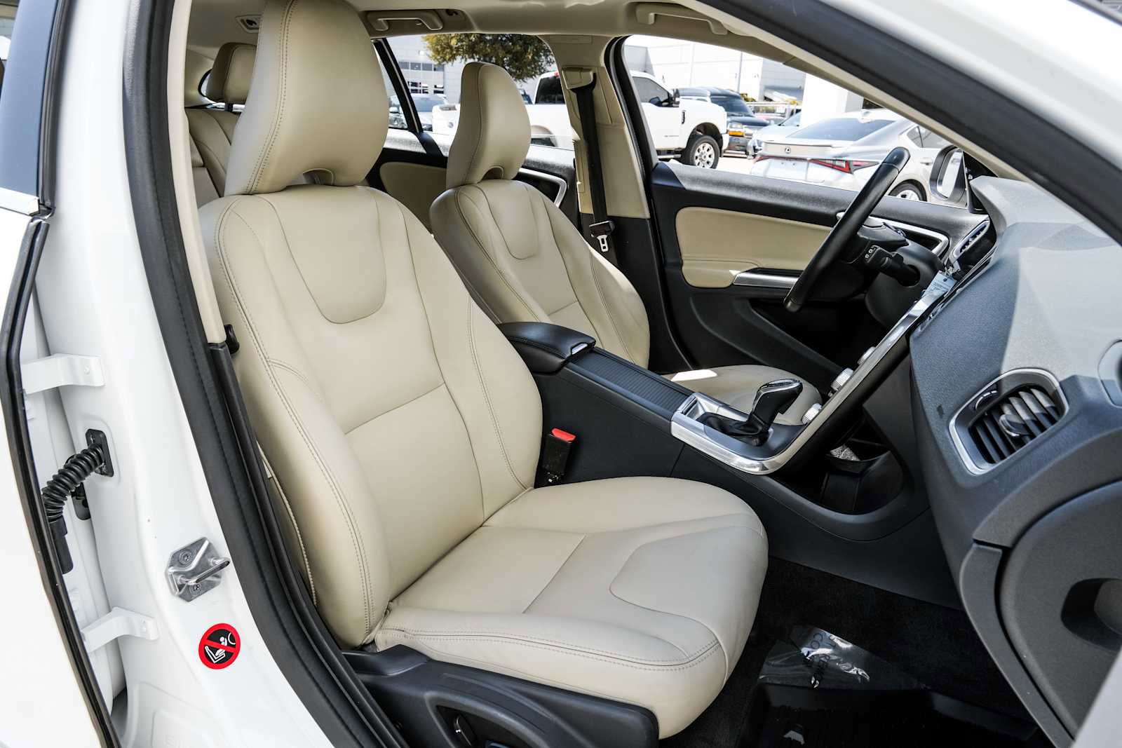 Used 2017 Volvo V60 T5 Premier w/ Convenience Package image 34