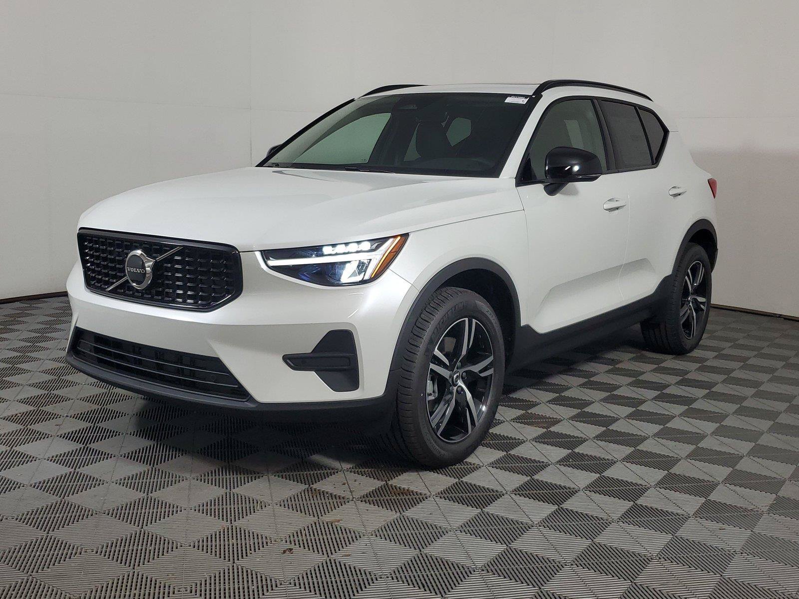 New 2026 Volvo XC40 B4 Core w/ Protection Package Premier FWD image 3