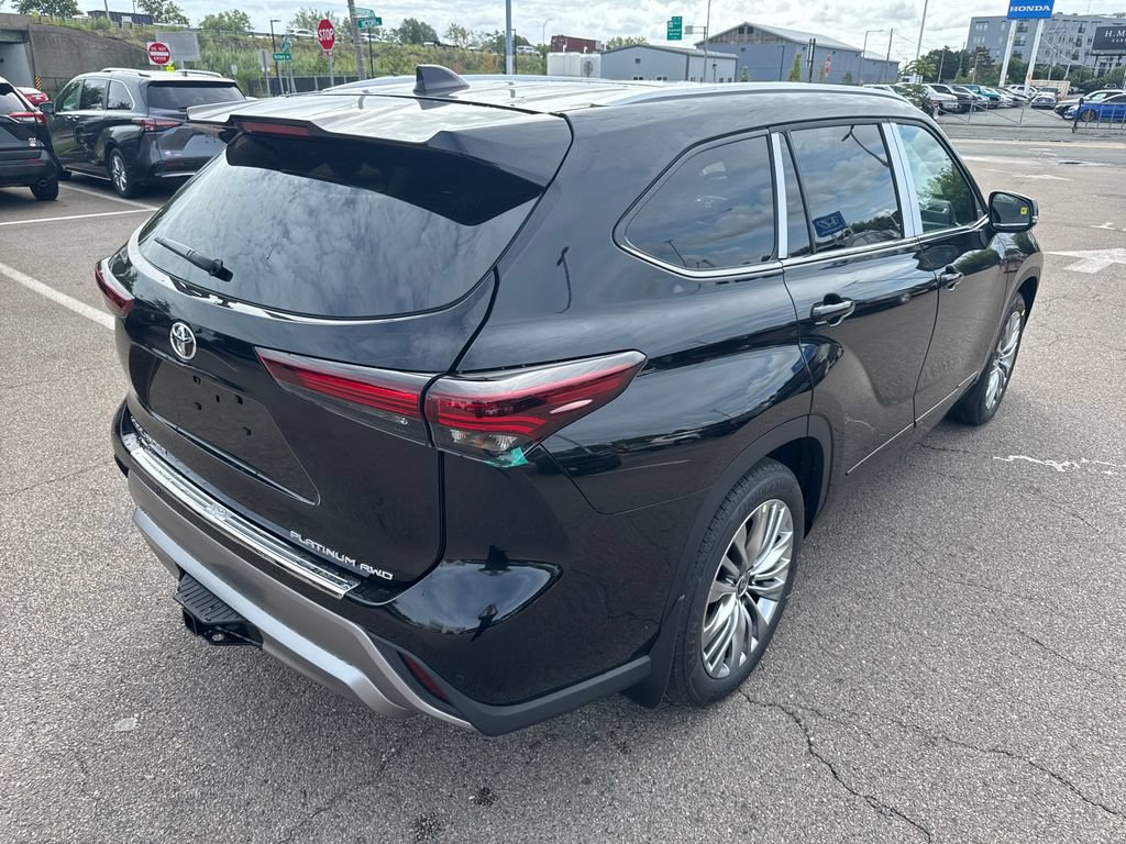 New 2026 Toyota Highlander Platinum AWD/4WD image 9