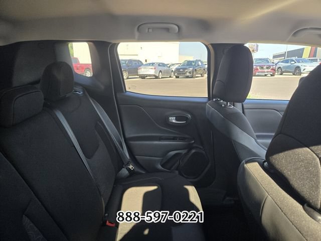 Used 2023 Jeep Renegade Latitude AWD/4WD image 7