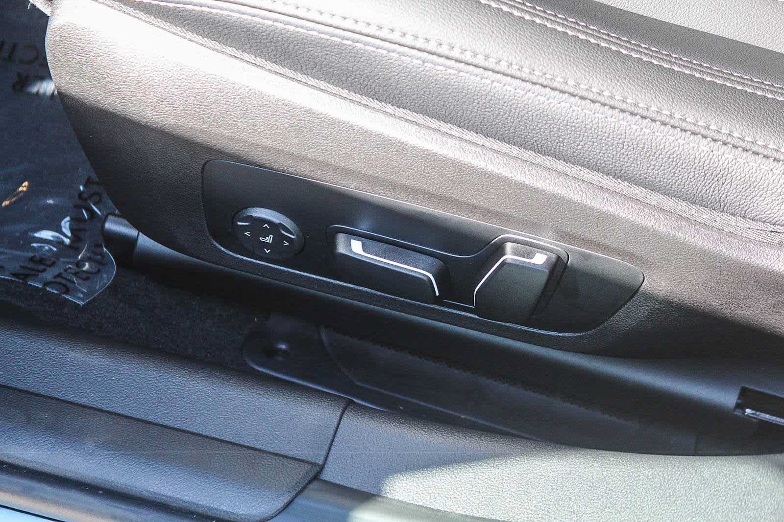 New 2026 BMW 330i Sedan w/ Convenience Package RWD image 20