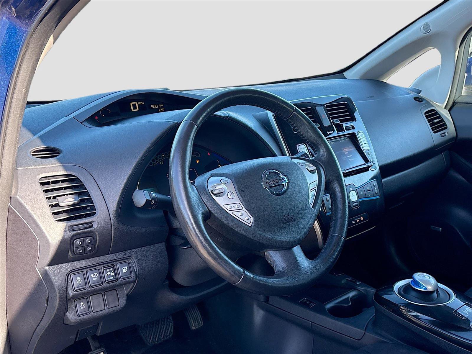 Used 2016 Nissan Leaf SV w/ Premium Package image 9