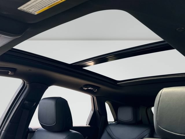 New 2026 Cadillac XT5 Premium Luxury w/ LPO, Floor Liner Package AWD/4WD image 9