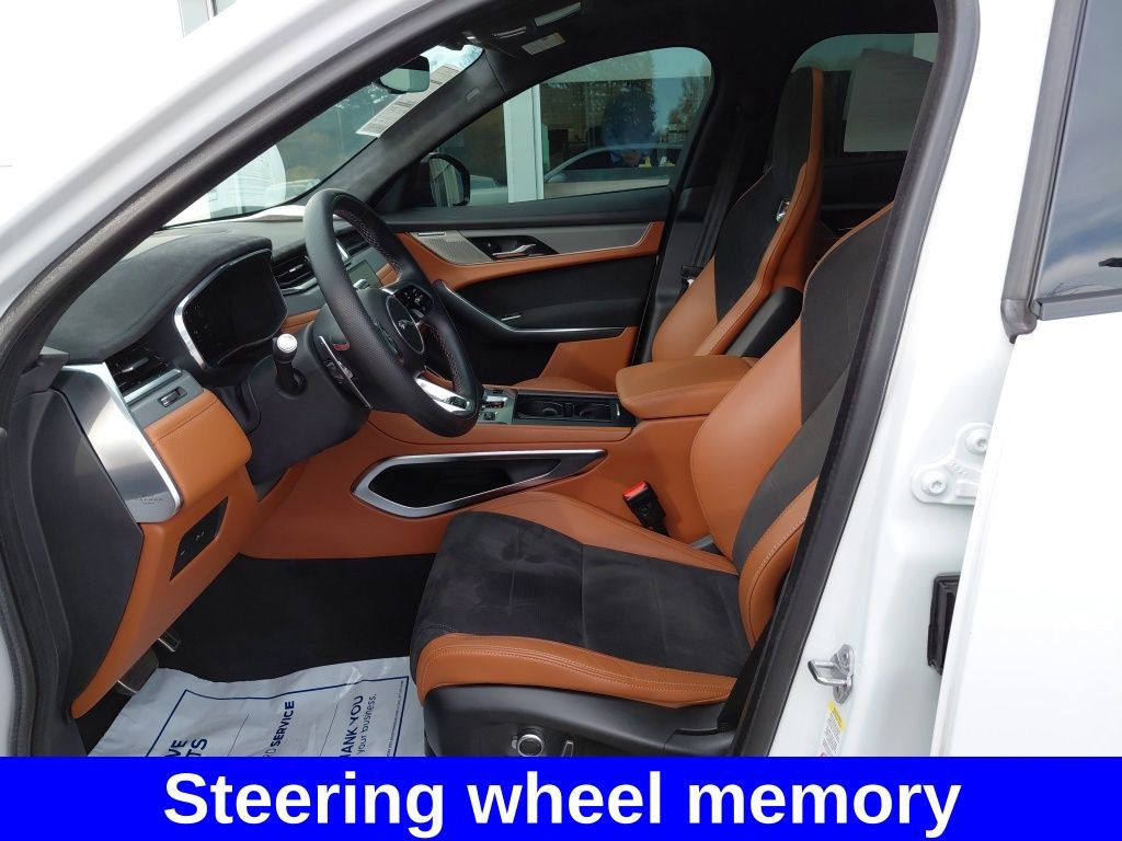 Used 2022 Jaguar F-PACE SVR image 10