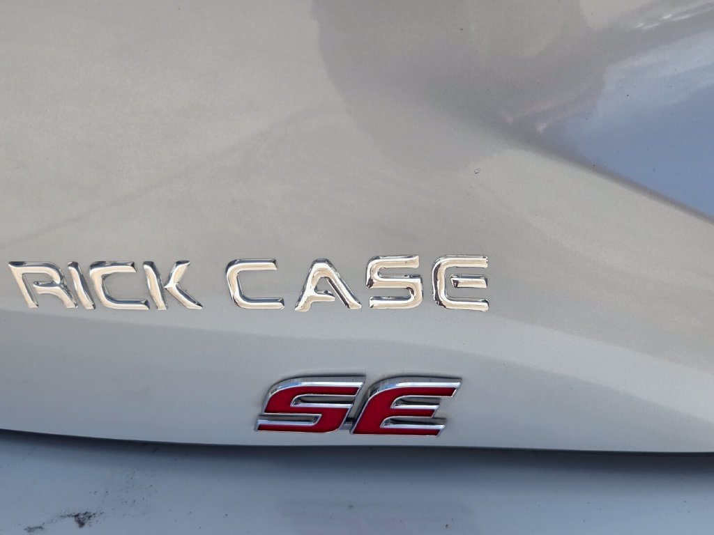 Used 2025 Toyota Corolla SE w/ SE Package FWD image 11