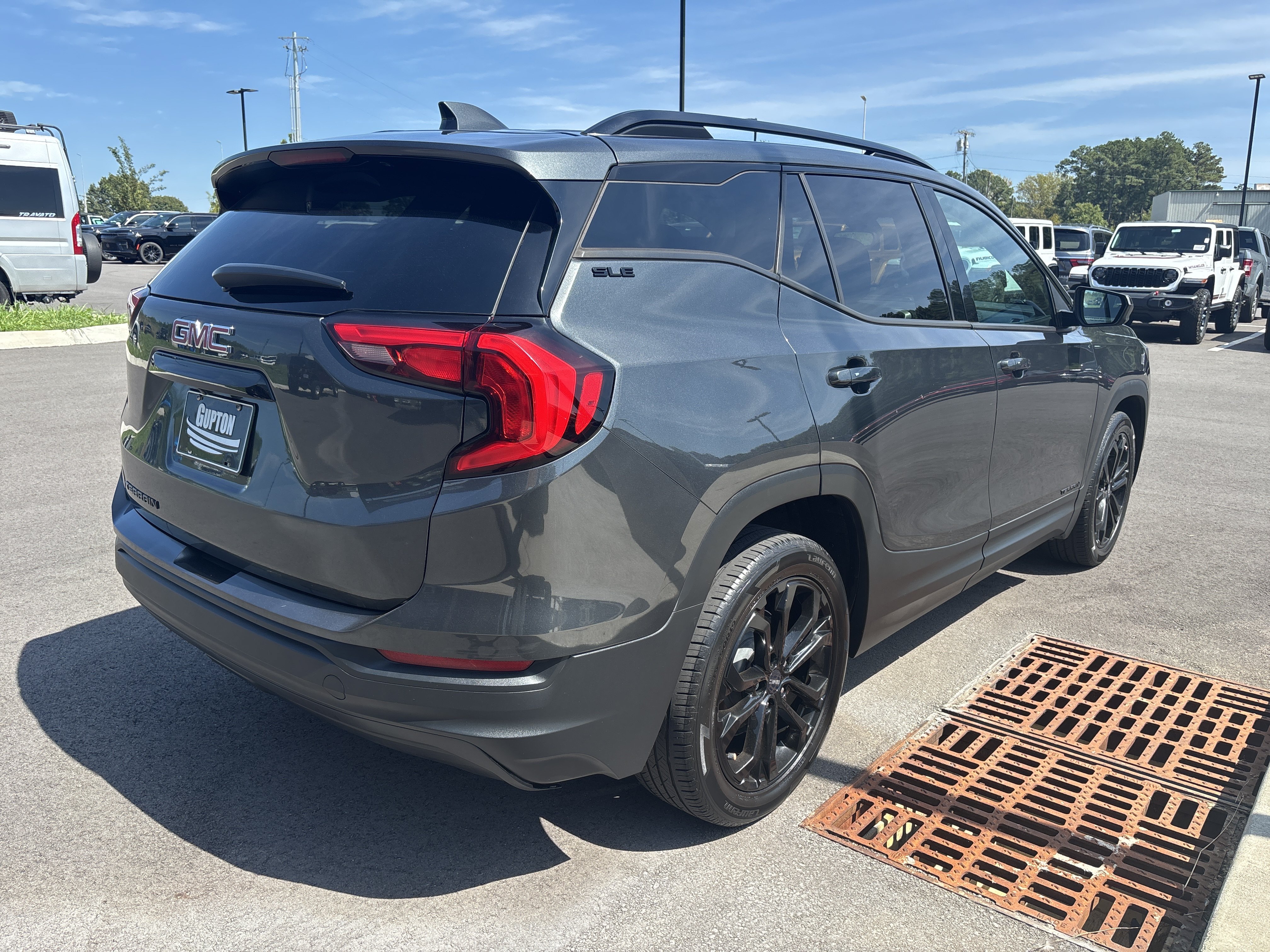 Used 2020 GMC Terrain SLE w/ Driver Convenience Package FWD image 5