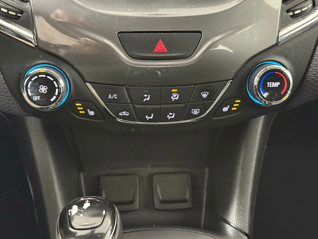 Used 2018 Chevrolet Cruze LT w/ Convenience Package image 16