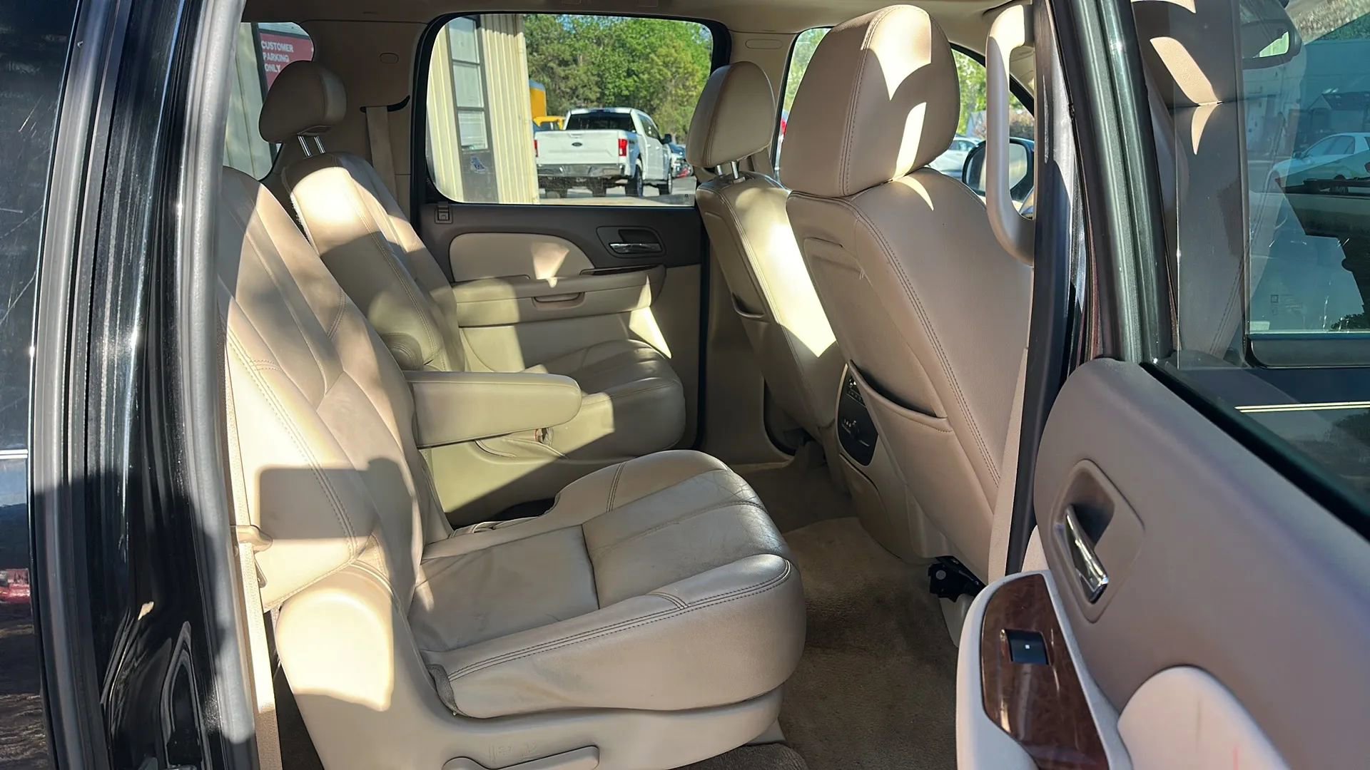 Used 2008 GMC Yukon XL SLT w/ SLT Preferred Equipment Group image 23