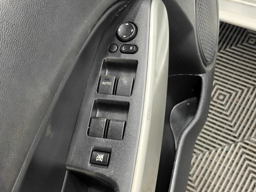 Used 2014 MAZDA MAZDA2 Sport FWD image 28