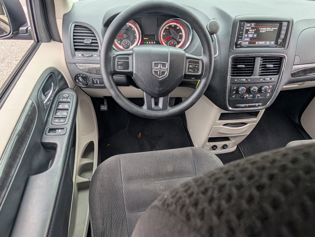 Used 2018 Dodge Grand Caravan SE image 13