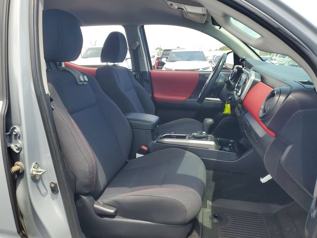 Used 2020 Toyota Tacoma SR5 RWD image 26