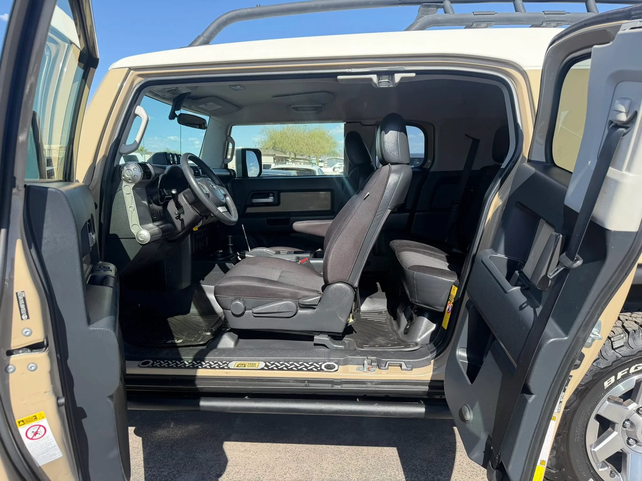 Used 2014 Toyota FJ Cruiser 4WD w/ Upgrade Package image 18
