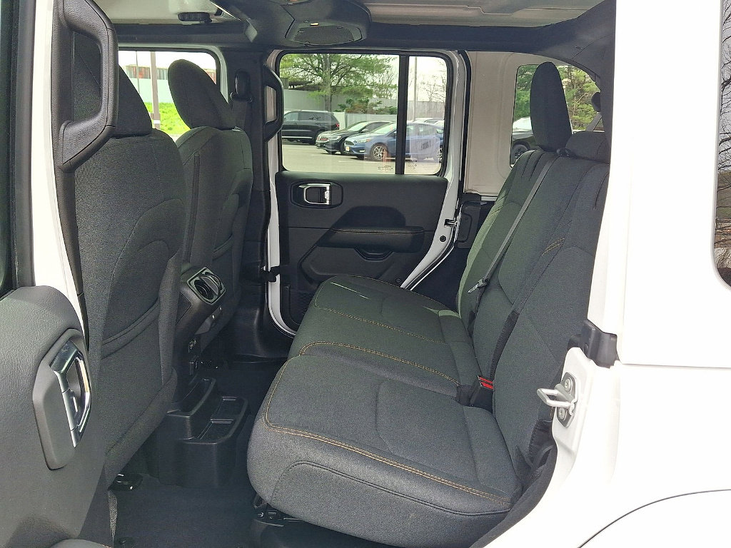 Used 2025 Jeep Wrangler Unlimited Sahara AWD/4WD image 13