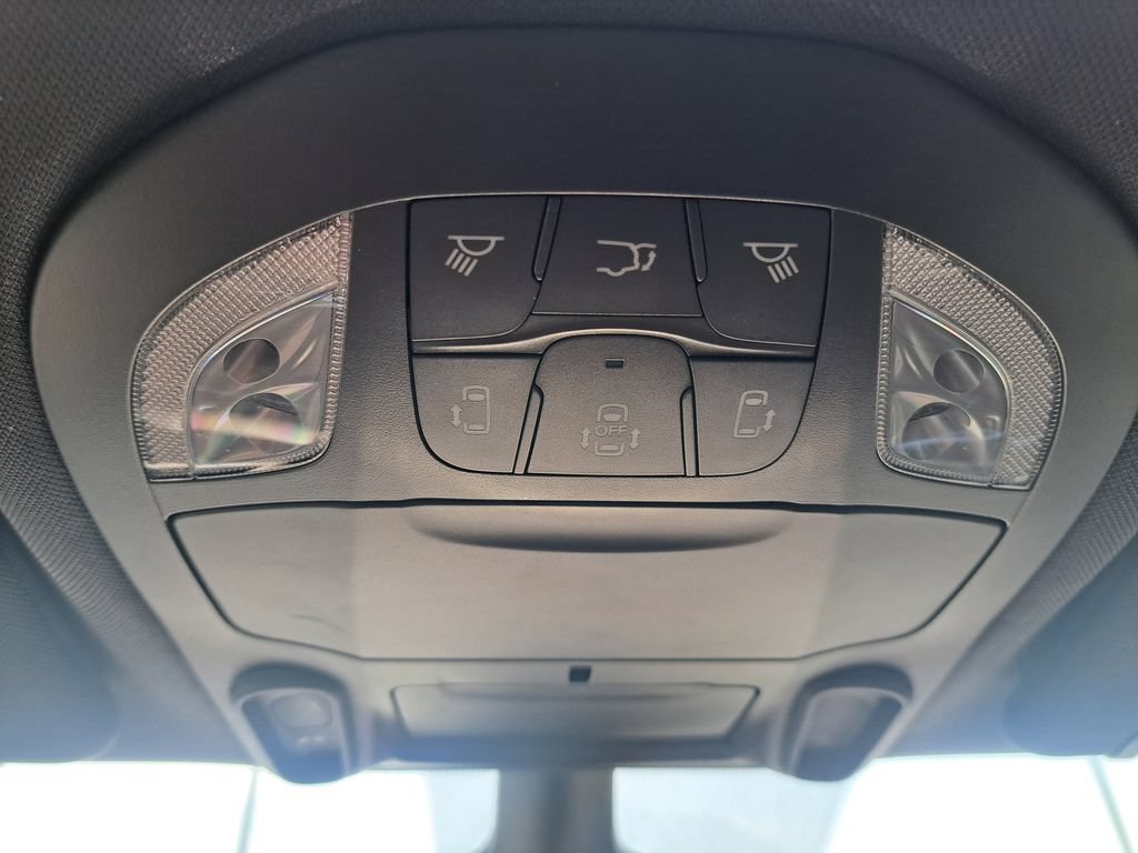 Used 2025 Chrysler Pacifica Limited FWD image 21