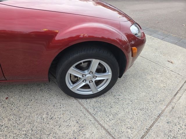 Used 2008 MAZDA MX-5 Miata Sport w/ Convenience Pkg image 16