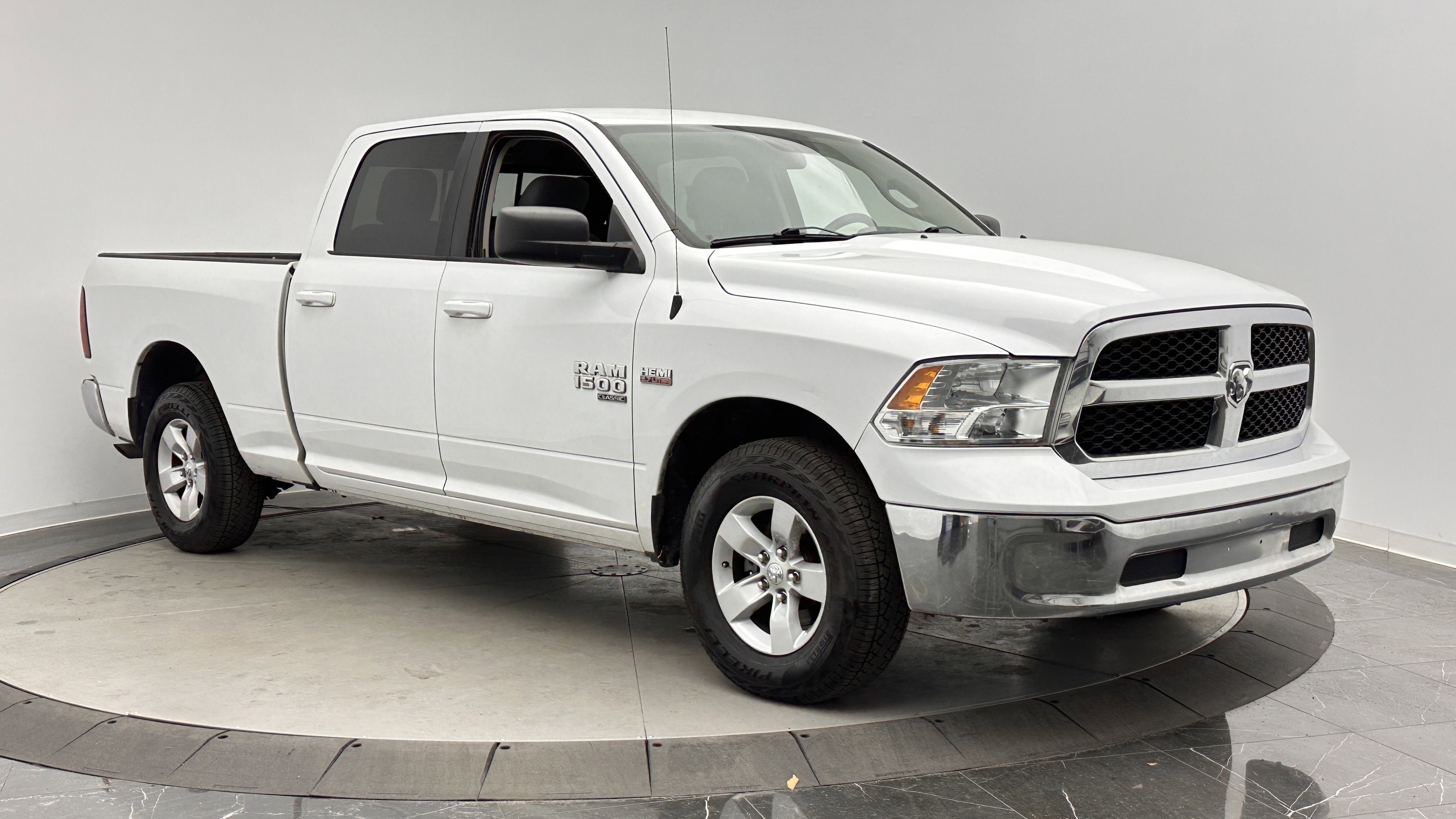Used 2020 RAM 1500 Classic SLT image 3
