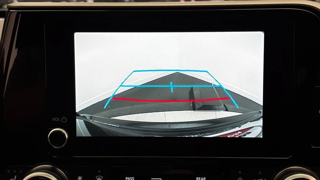Used 2025 Toyota Highlander XLE AWD/4WD image 48