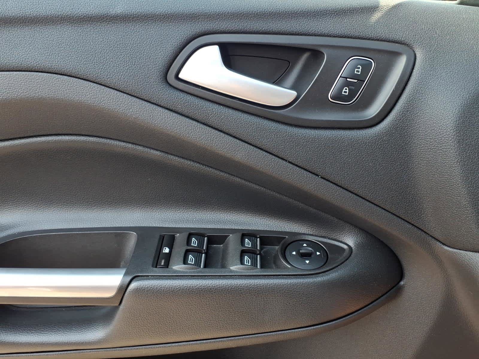 Used 2017 Ford C-MAX SE image 16