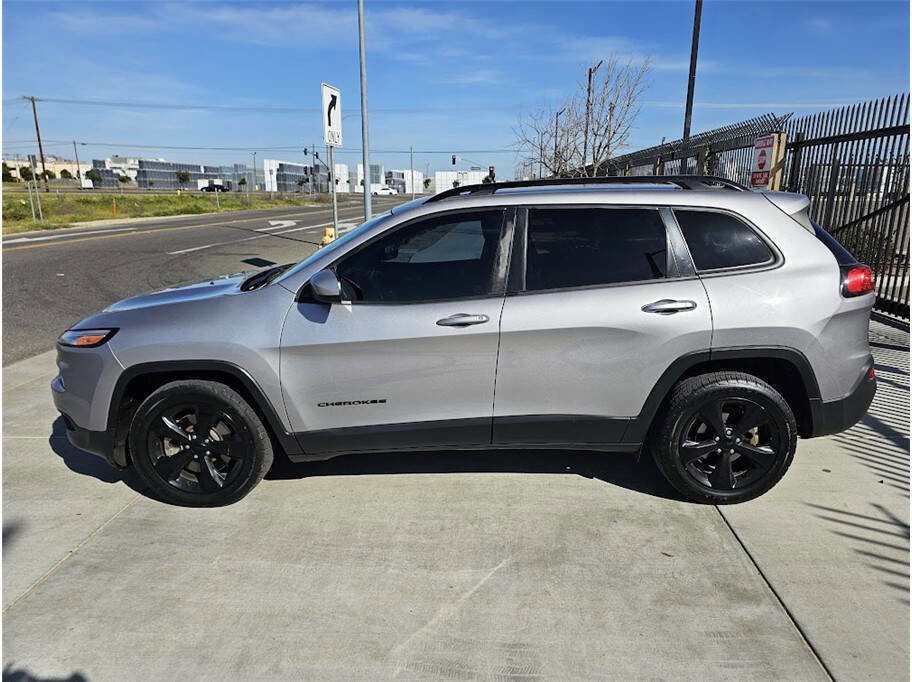 Used 2018 Jeep Cherokee Latitude w/ Altitude Package image 8