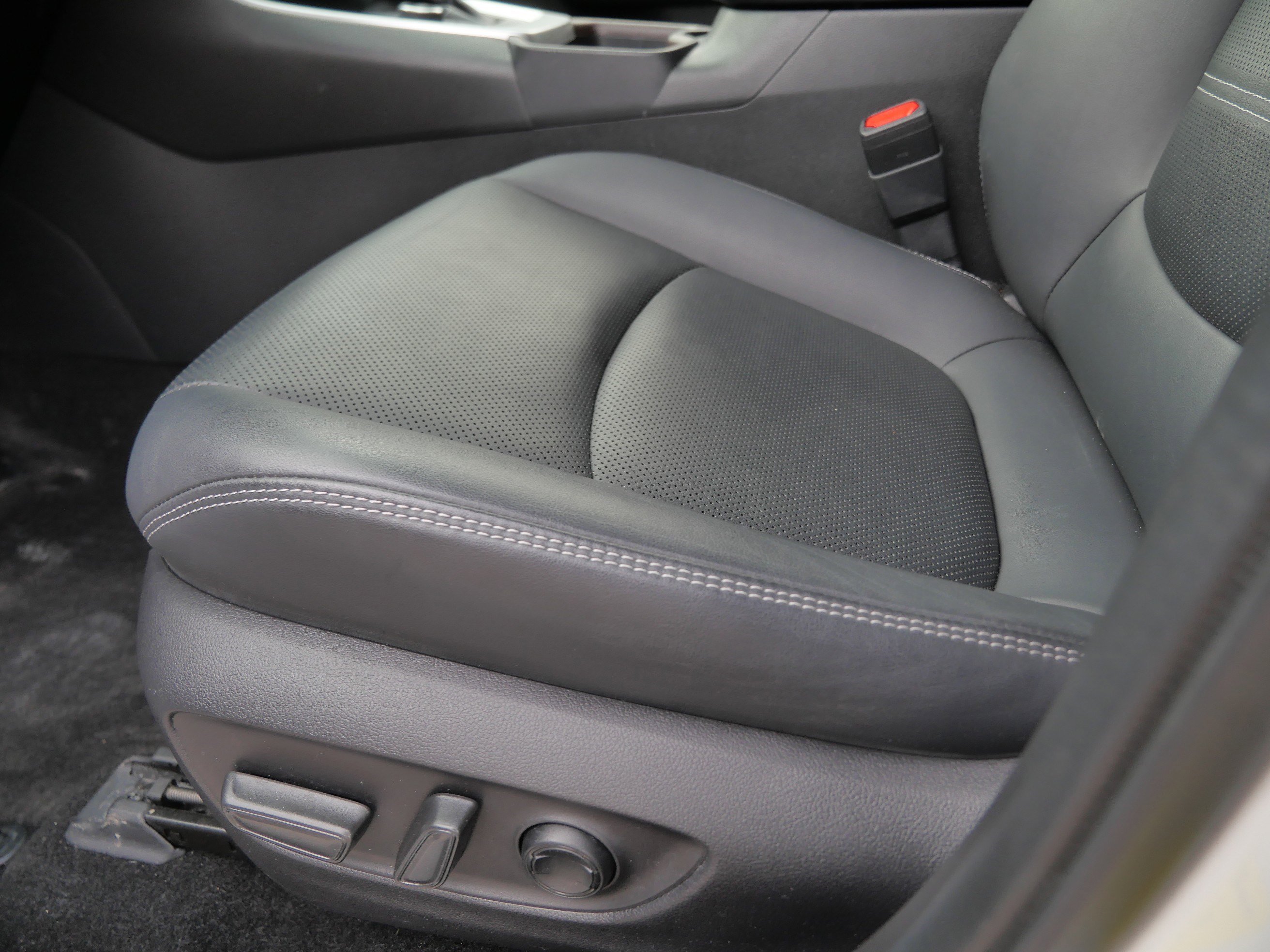 Used 2023 Toyota RAV4 Limited w/ Limited Grade Weather Package AWD/4WD image 20