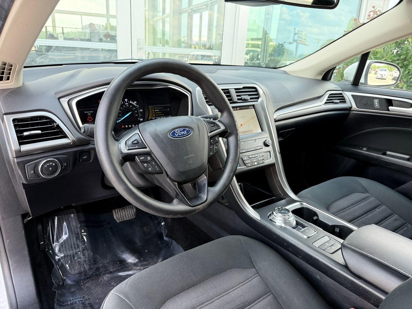 Used 2019 Ford Fusion SE FWD image 12