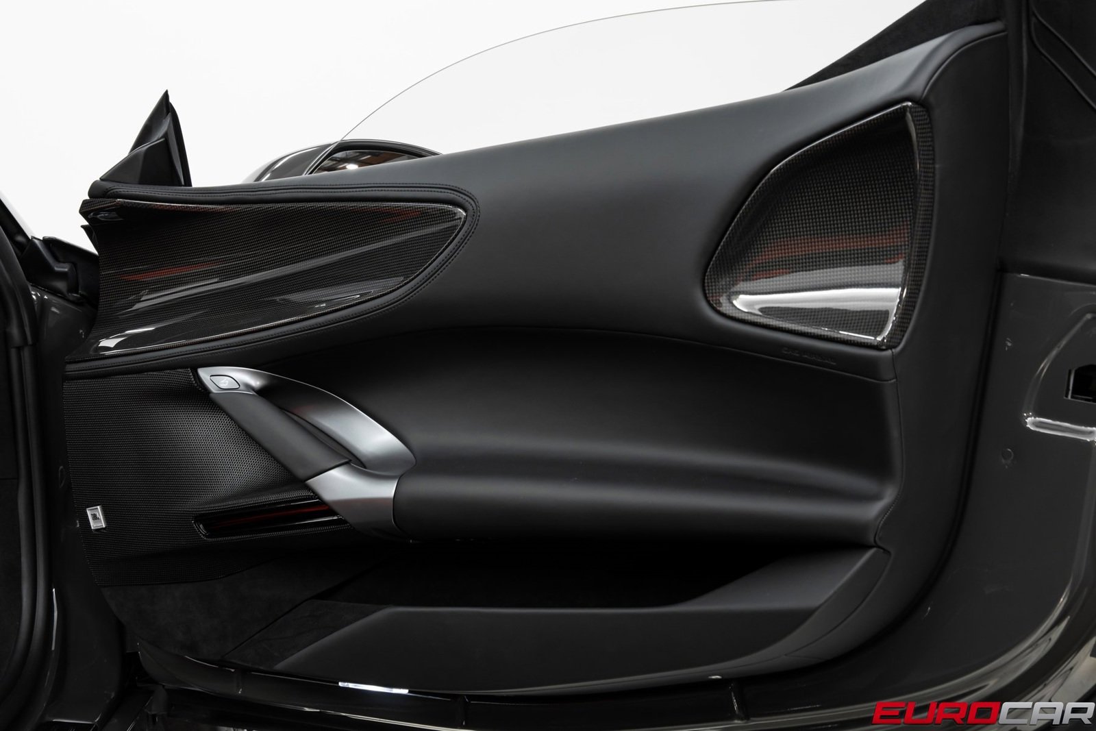 Used 2024 Ferrari SF90 Spider image 34