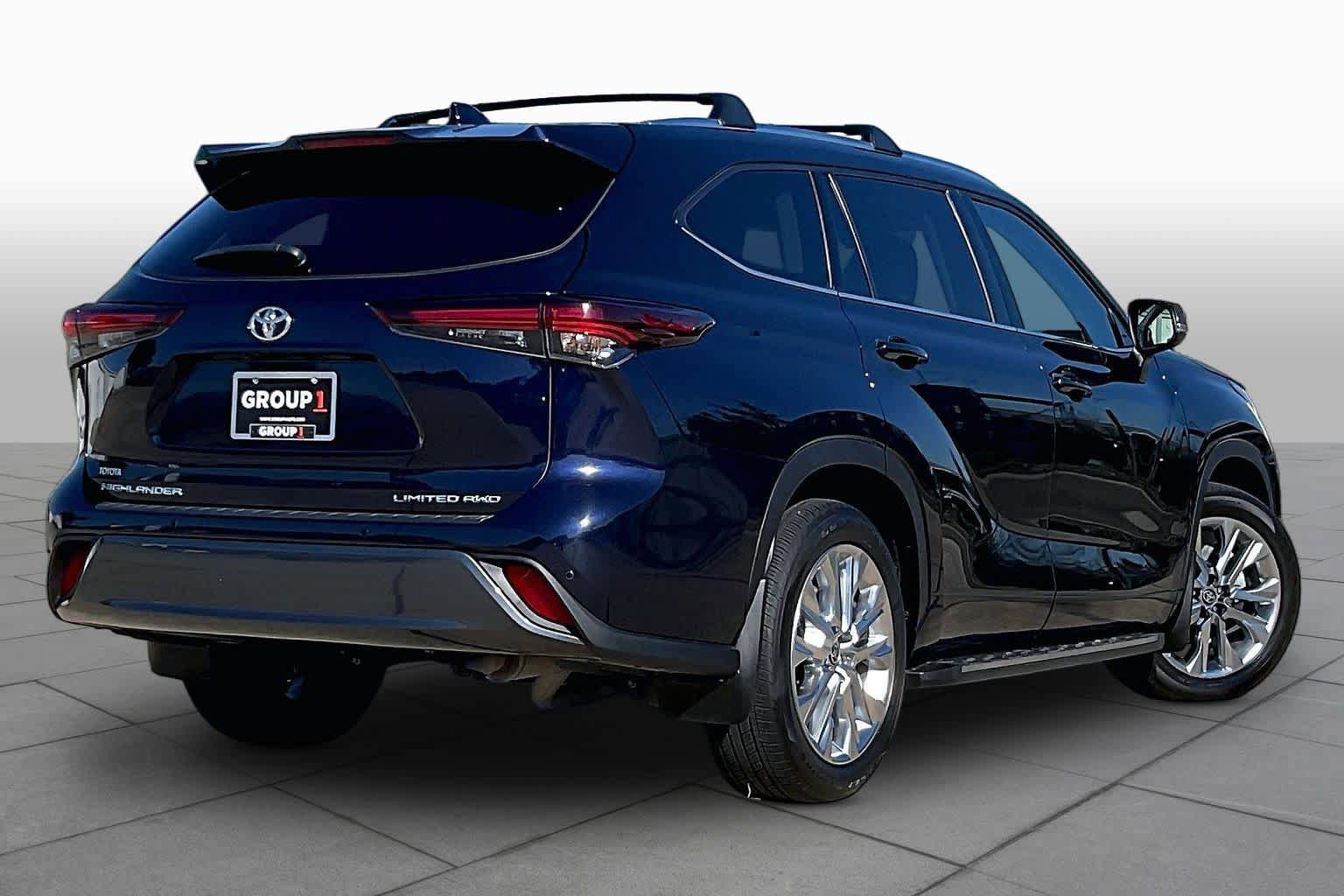 Used 2024 Toyota Highlander Limited AWD/4WD image 25
